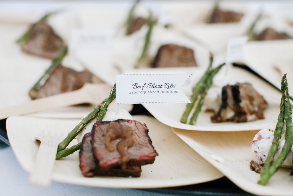 beef short ribs with mashed red potatoes and asparagus