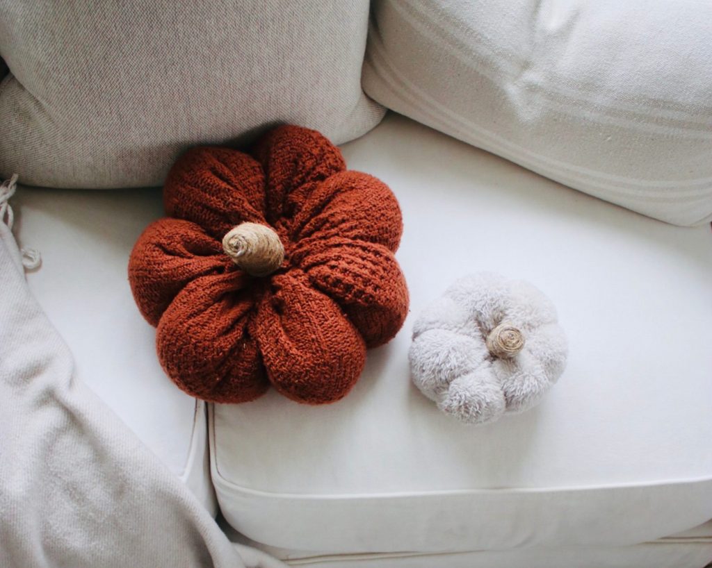 fall DIY decor pumpkin pillows
