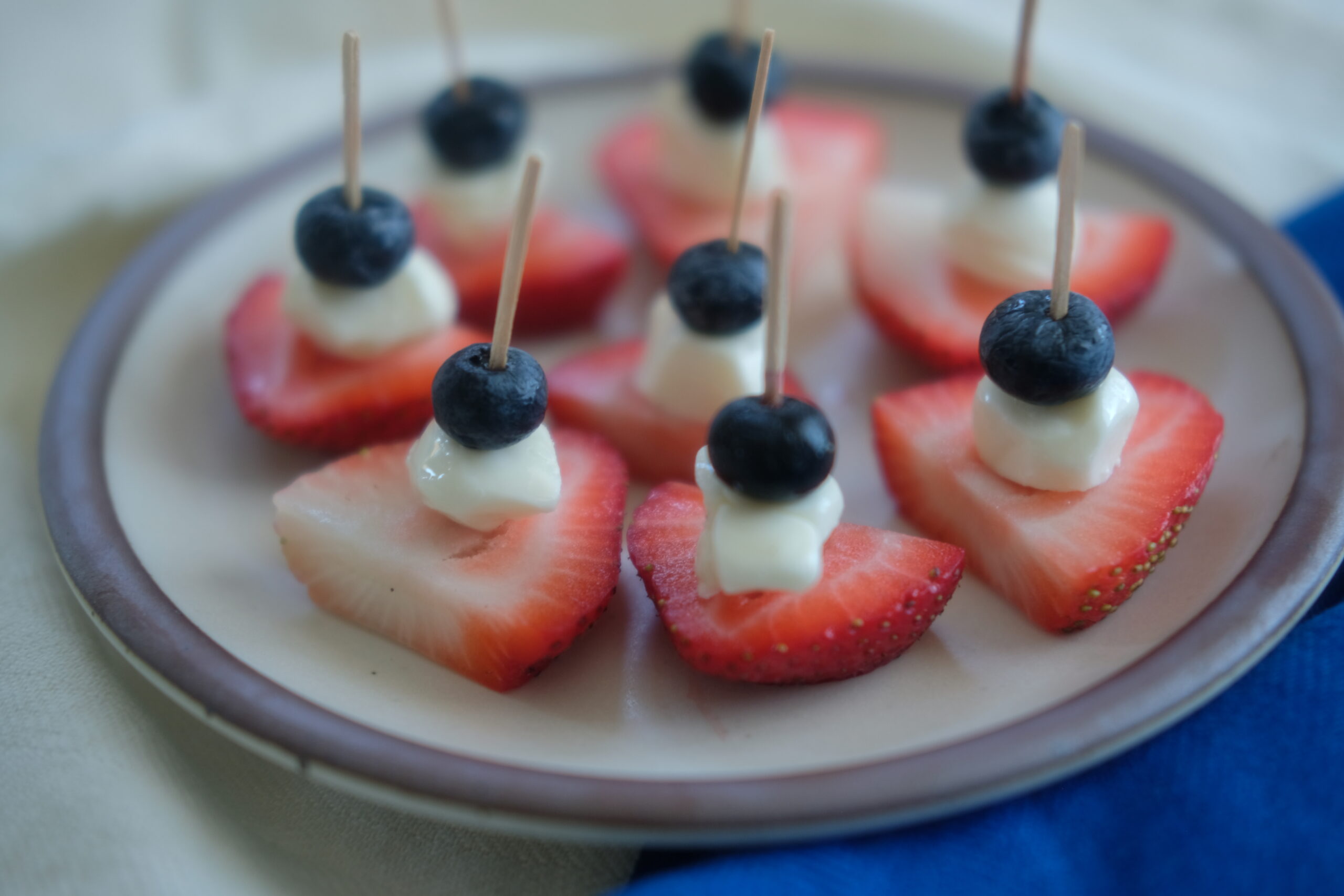 If you need a last minute Fourth of July snack to make your table extra patriotic, we have the easiest recipe.
