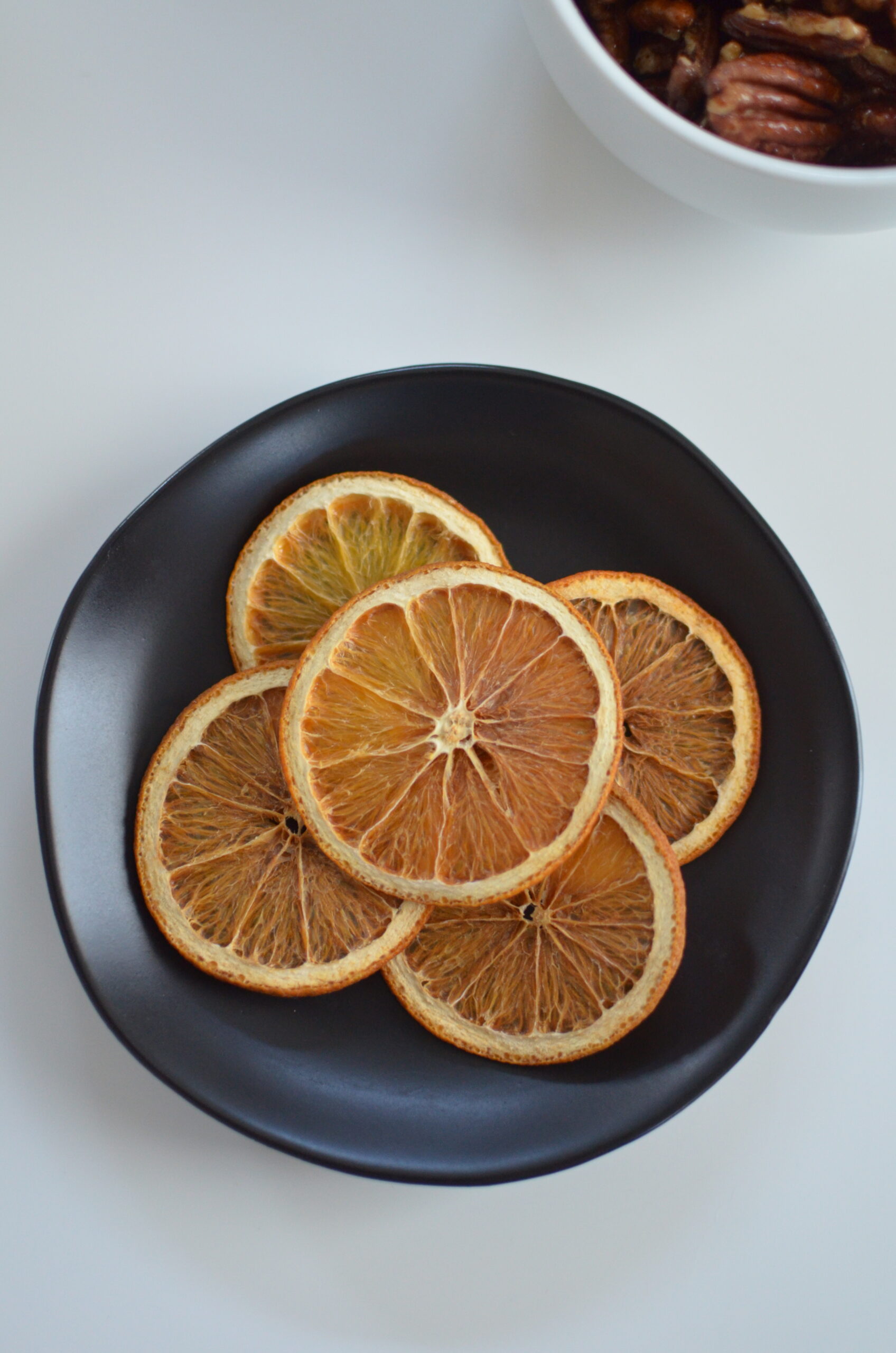 Dried citrus slices can be a reflection of the holiday season, decorating table, door, wall or even your presents.